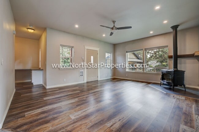 Building Photo - Wonderful Bend Property Close to Mountain View High School