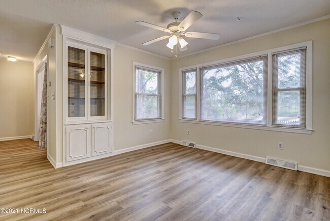 Foto del edificio - 221 Heathcliff Rd