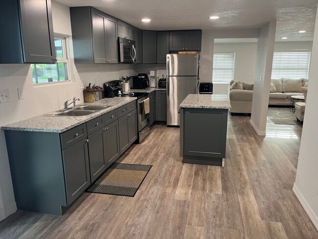 Building Photo - 4979 Las Vegas Dr