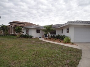 Building Photo - 2473 Rosa Ln