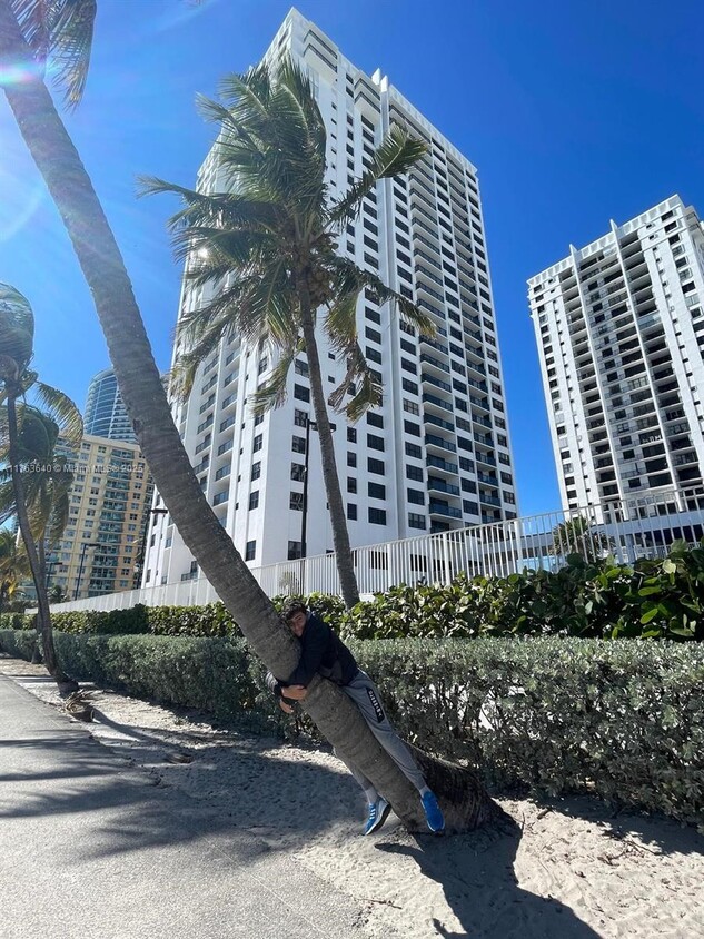 Foto principal - 2301 S Ocean Dr