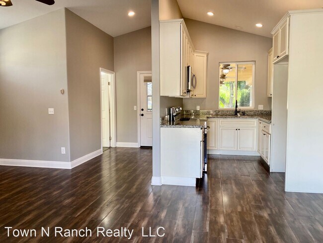 Building Photo - 3 br, 3 bath House - 14402 Willow Rd.