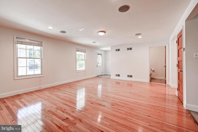 Building Photo - 5404 Arcadia Ave