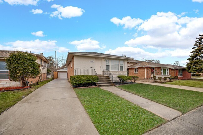 Building Photo - 14500 Van Buren St