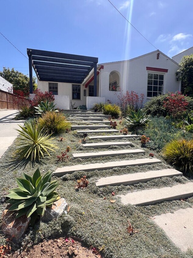 Primary Photo - Beautiful, Updated 3 BD, 2 BA House in Lom...
