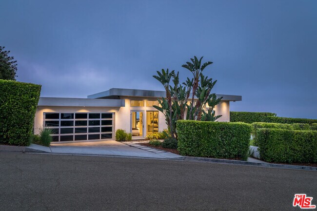 Building Photo - 9315 Nightingale Dr