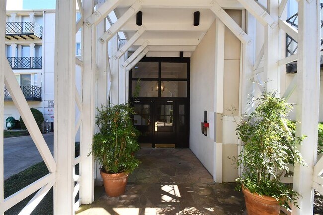 Building Photo - 2333 Bering Dr