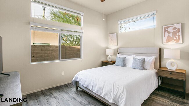 Foto del edificio - 4100 Golden Gate Pkwy