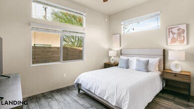 Building Photo - 1936 Summit St