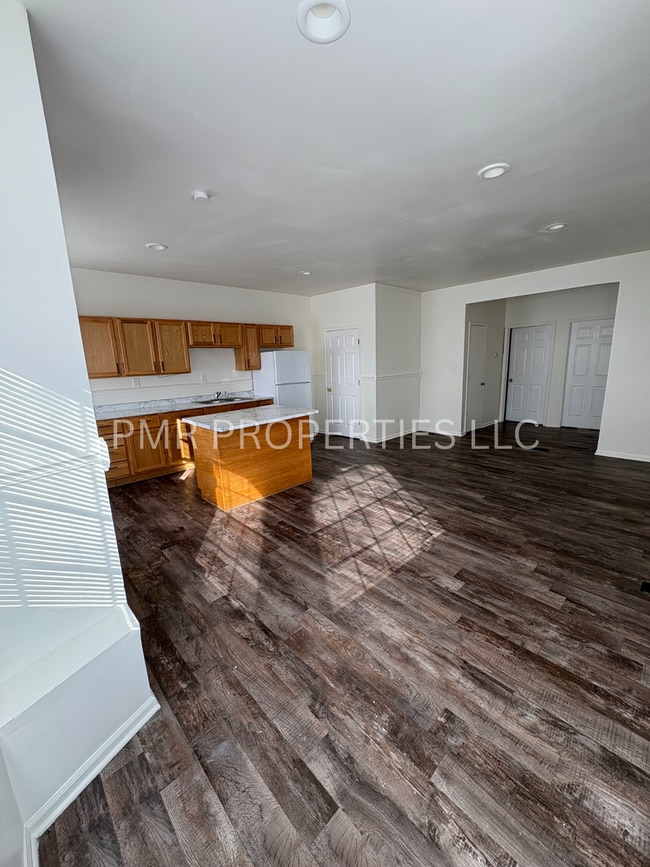 Building Photo - 1207 S 33rd St