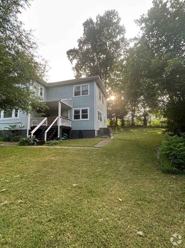 Building Photo - 111 Hoyt Ln