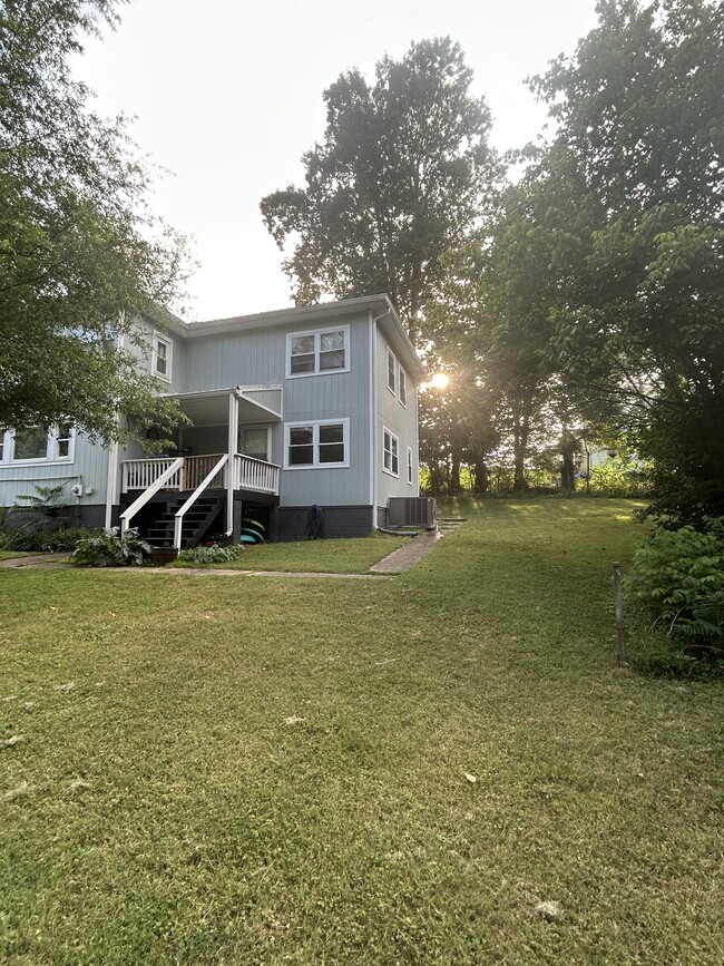 Building Photo - 111 Hoyt Ln