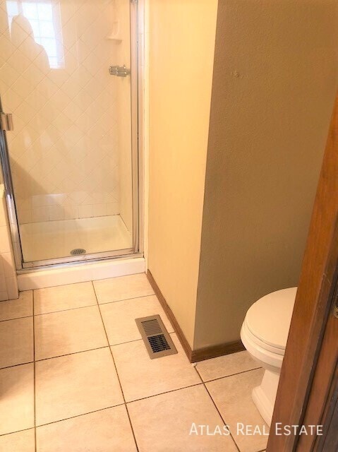 Building Photo - 3820 Dolphin Cir