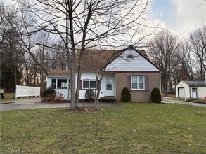 Building Photo - 1550 Chapman Dr