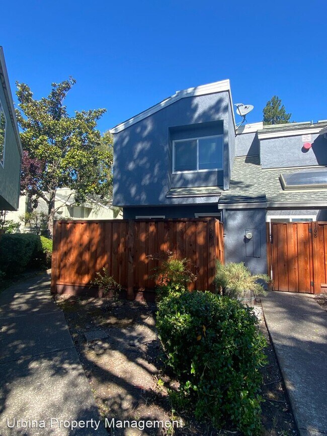 Building Photo - 3 br, 1.5 bath House - 766 Racquet Club