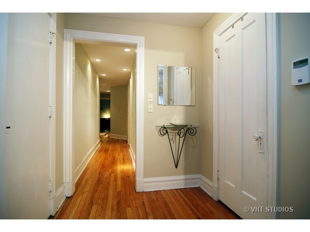 Foto del edificio - 408 W Briar Pl