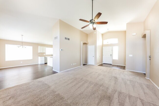 Foto del edificio - 8548 W Denton Ln