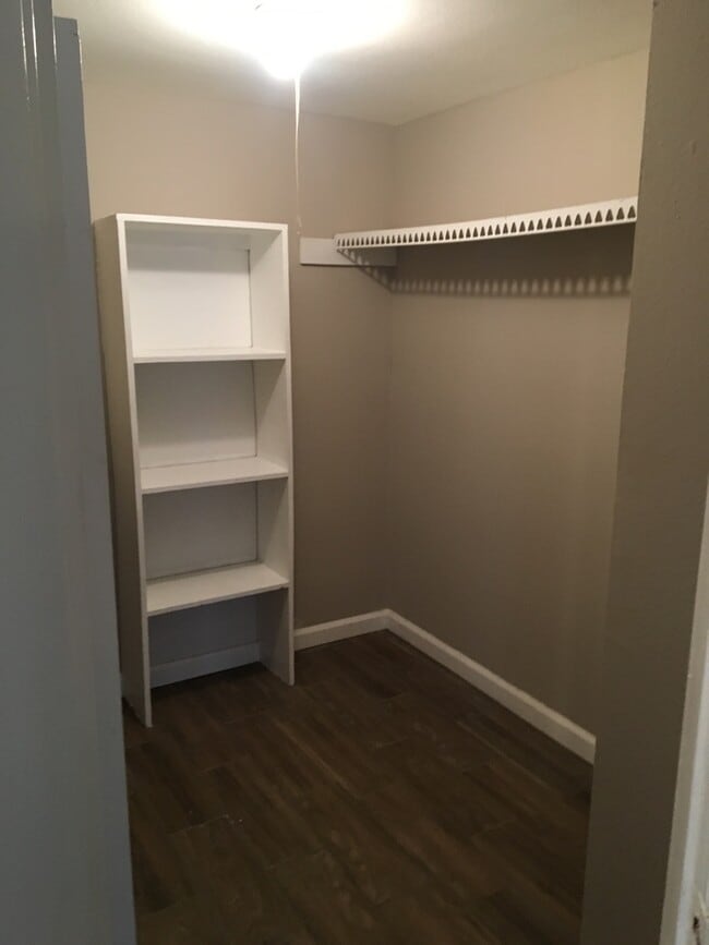 Building Photo - 1 Bed, 1 Bath condo