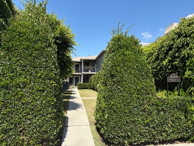 Building Photo - 805 N McCadden Pl