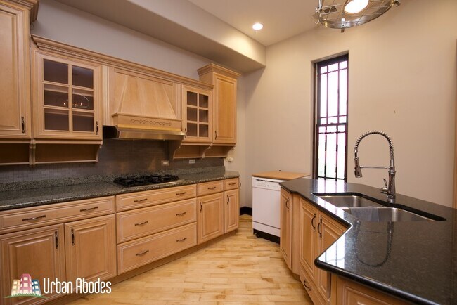 Building Photo - 1306 W Fillmore St