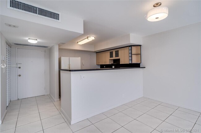 Building Photo - 3180 S Ocean Dr
