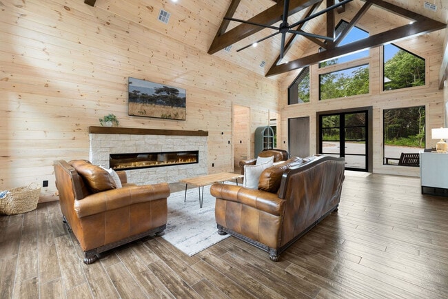 Building Photo - 13665 Farm Road 2212-SI ID1583609P