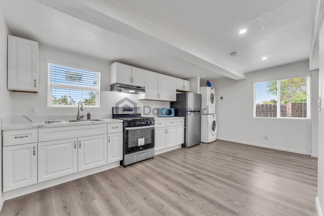 Foto principal - 551 Hichborn St