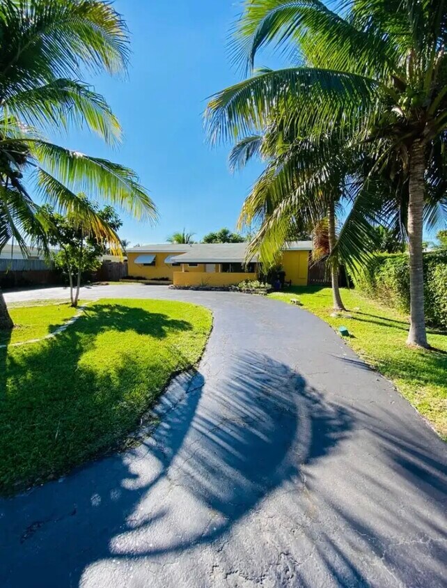 Foto principal - 4555 NE 5th Ave
