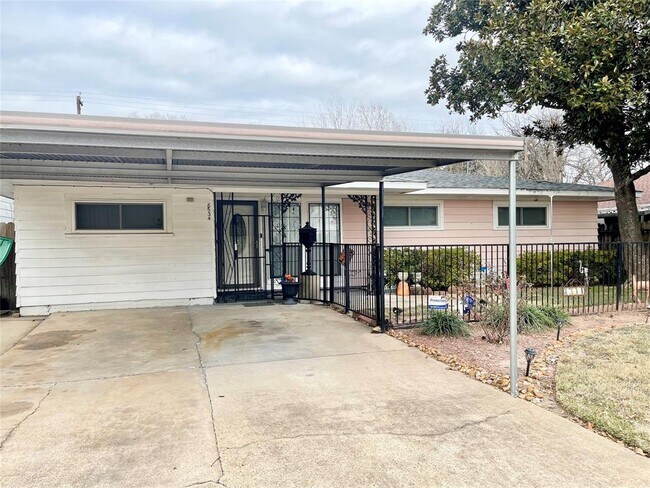 Building Photo - 8534 Sonneville Dr