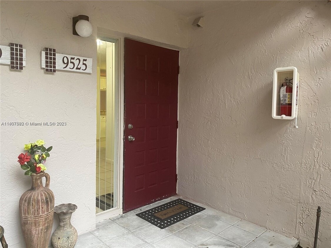 Primary Photo - 9525 SW 138th Pl