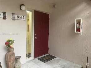 Building Photo - 9525 SW 138th Pl