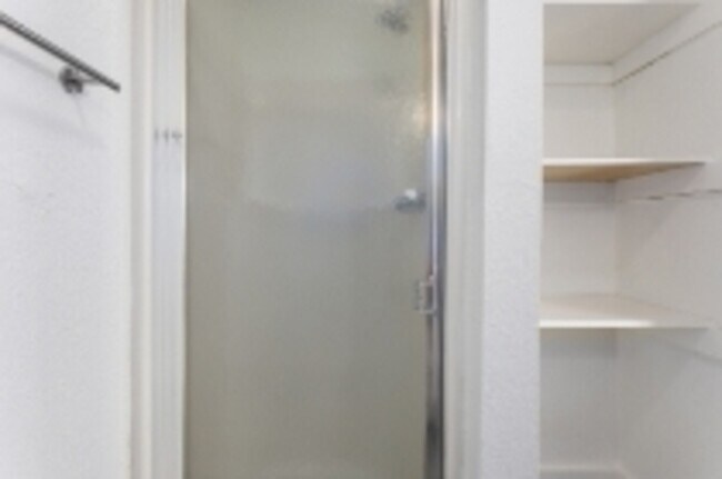 Building Photo - 204 E Franklin St