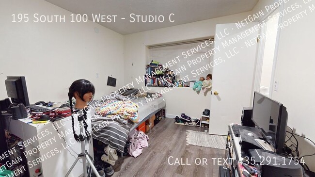 Foto del edificio - Married/couple Student Housing Studio