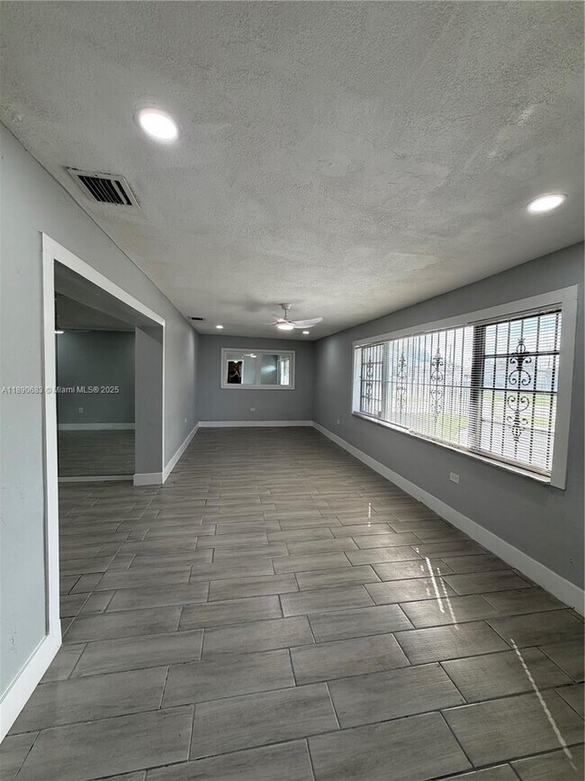 Foto del edificio - 2531 NW 152nd Terrace