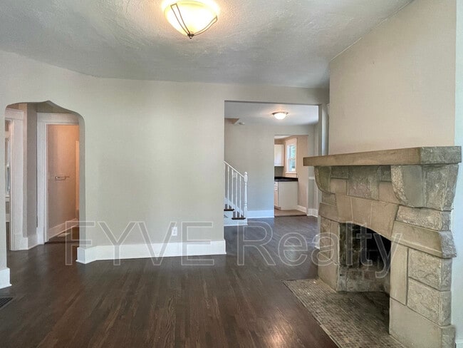 Building Photo - 1126 Sharpe Ave