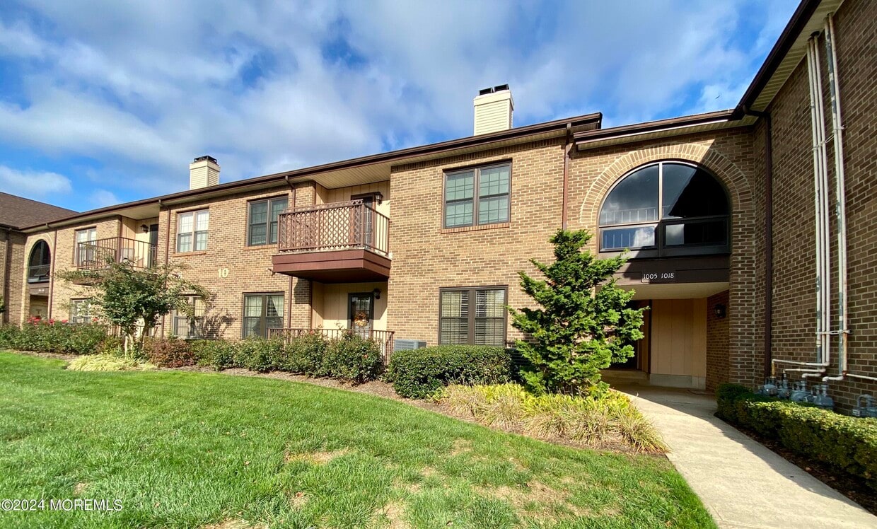 1015 Wellington Pl, Matawan, NJ 07747 Condo for Rent in Matawan, NJ