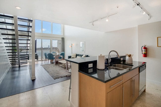 Foto del edificio - 7939 East Dr