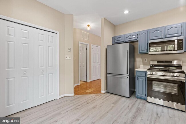 Building Photo - 14639 Stream Pond Dr