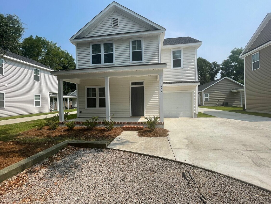 Primary Photo - Student Friendly 3 Bedroom Single Family Home