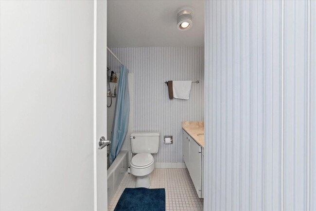 Building Photo - 2 bedroom in Chicago IL 60640