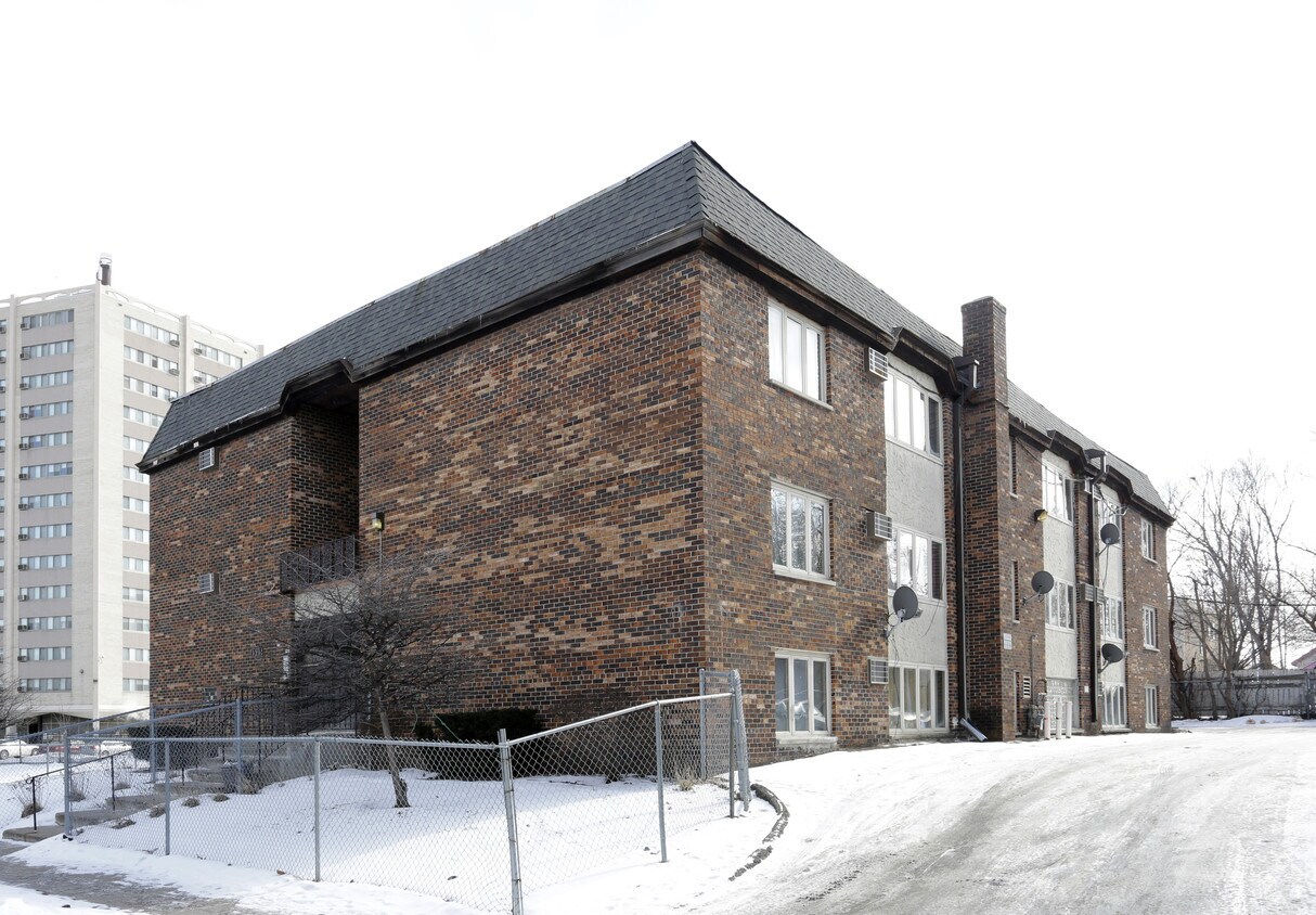 Foto principal - 1323 E 22nd St