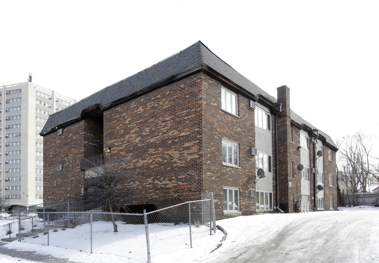 Primary Photo - 1323 E 22nd St