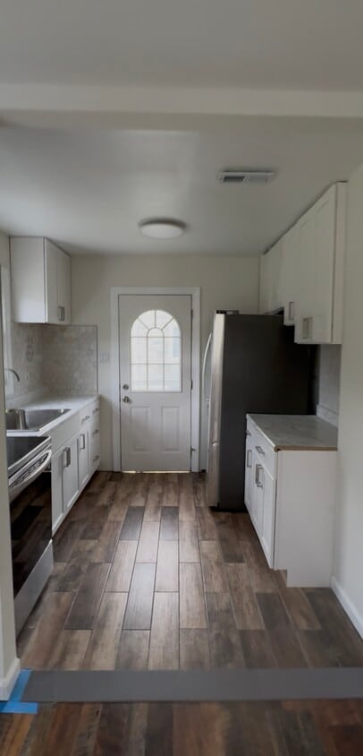 Foto del edificio - 3400 Elmwood Dr