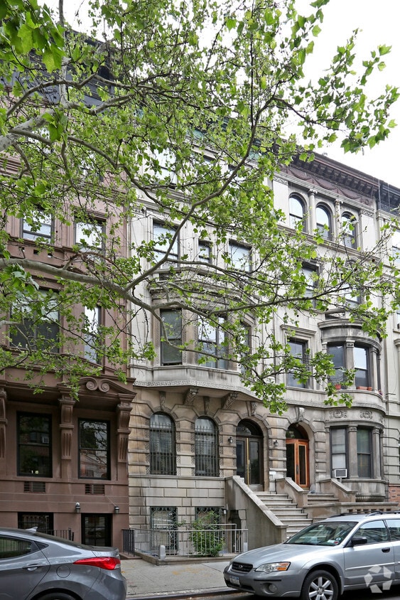 Building Photo - 131 W 75th St