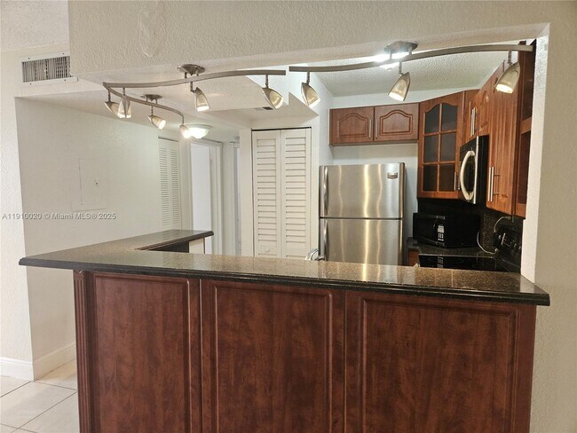 Foto del edificio - 8145 NW 7th St