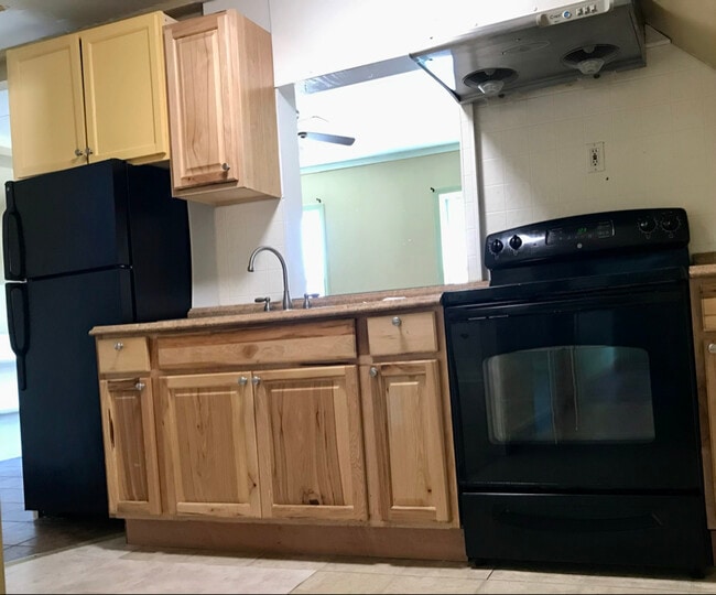 Foto del edificio - 575 White Mountain Hwy