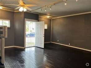 Building Photo - 1130 E 68th St