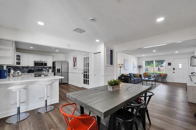 Foto del edificio - 3160 NW 63rd St