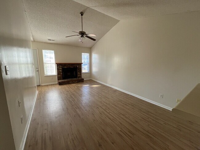 Foto del edificio - 212 Live Oak Ct
