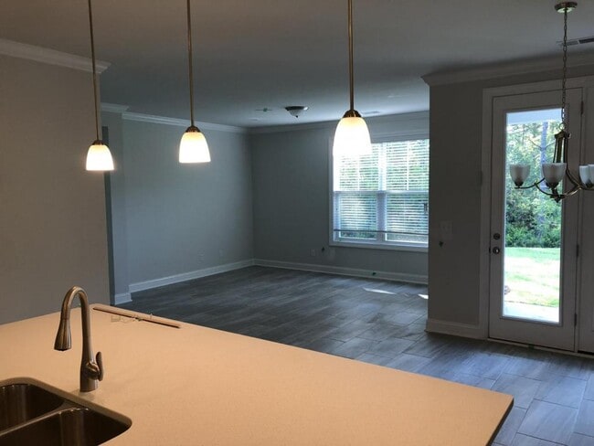 Building Photo - 2800 Scarecrow Way